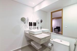 Um banheiro em Holiday Inn Sao Paulo Parque Anhembi by IHG
