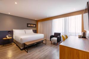 Cama ou camas em um quarto em Holiday Inn Sao Paulo Parque Anhembi by IHG