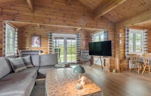 TV a/nebo společenská místnost v ubytování 3 Bedroom Cozy Home In Sydals