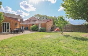 a patio with a table and chairs in a yard at Au Pied De La Butte in Oxelaere +20 photos