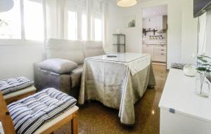 Køkken eller tekøkken på Cozy Apartment In Torrox With Wifi