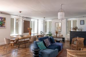 Triplex in an Hôtel Particulier的休息区