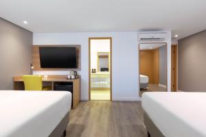 Cama ou camas em um quarto em Holiday Inn Sao Paulo Parque Anhembi by IHG