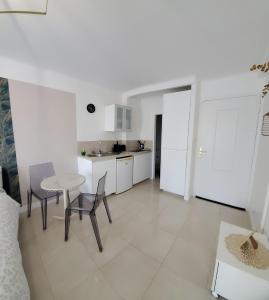 Kuchyňa alebo kuchynka v ubytovaní Cannes Carnot 1 + 4 fotografie