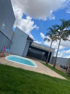 Bazén v ubytování WM Milão Piscina, Churrasqueira e Suíte Privativa nebo v jeho okolí