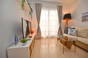 Μια τηλεόραση ή/και κέντρο ψυχαγωγίας στο Beach apartment Torrevieja