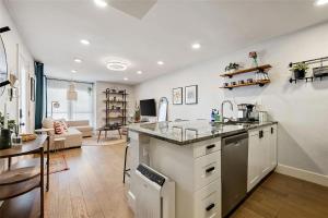 Η κουζίνα ή μικρή κουζίνα στο Keep Austin Cozy - Central Retreat