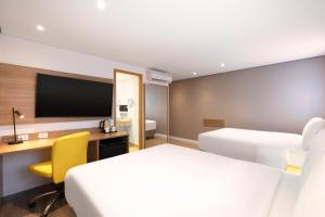 Uma TV ou centro de entretenimento em Holiday Inn Sao Paulo Parque Anhembi by IHG