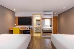 Cama ou camas em um quarto em Holiday Inn Sao Paulo Parque Anhembi by IHG