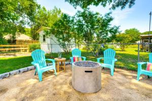 Giardino di Pet-Friendly Cottage, 3 Blocks to Main St!