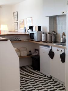 Cuisine ou kitchenette dans l'établissement Escale Kernoa