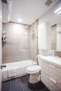 Ένα μπάνιο στο Keep Austin Cozy - Central Retreat
