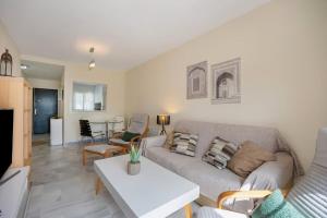 Dapur atau dapur kecil di Magnifico apartamento en la Barrosa frente al mar
