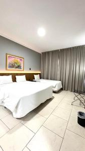 Postel nebo postele na pokoji v ubytování HOTEL DEL REY CURITIBA by POTY - NA FAMOSA RUA XV DE NOVEMBRO