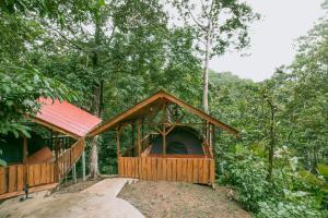Fotografie z fotogalerie ubytování Glamping Colibrí - Finca Heliconias v destinaci Neily