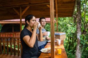 Fotografie z fotogalerie ubytování Glamping Colibrí - Finca Heliconias v destinaci Neily