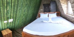 En eller flere senge i et værelse på Dusk Vistas Resort