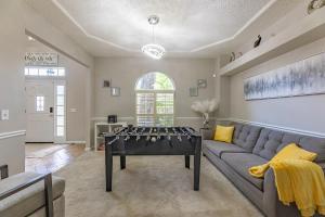 Χώρος καθιστικού στο Rococo Retreat