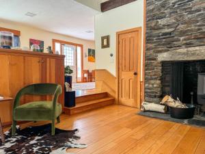 Φωτογραφία από το άλμπουμ του NEW - Designer Home - Mins to Lebanon/Hanover - NH σε Lebanon