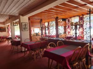 a restaurant with tables and chairs in a room at Waldpension Rabeneck in Waischenfeld