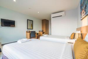 Postel nebo postele na pokoji v ubytování Vapa Hotel - SHA Extra Plus