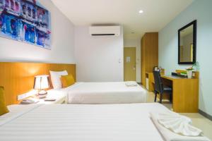 Postel nebo postele na pokoji v ubytování Vapa Hotel - SHA Extra Plus