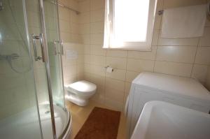 Koupelna v ubytování Apartment Vesna by El-Pi Tours + 13 fotografií