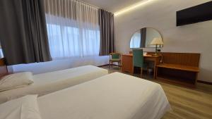 Postel nebo postele na pokoji v ubytování Hotel Cristallo + 37 fotografií
