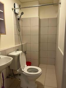 Et badeværelse på URBAN DECA Homes SM EAST Pasig