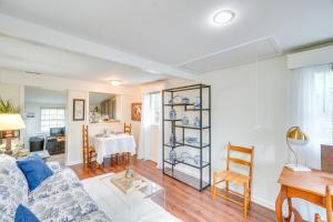 Fotografie z fotogalerie ubytování Hike, Sip and Explore Charming Waterford Cottage! v destinaci Waterford + 16 fotografií