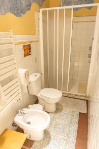 a bathroom with a toilet and a sink and a shower at Hostel Albergue La Casa Encantada in El Paso +61 photos