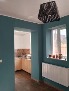 Kuchyň nebo kuchyňský kout v ubytování PANDA Family Hotel in Senaki
