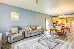 Posezení v ubytování Walk to Beach Home with Game Room and Yard in Algoma!