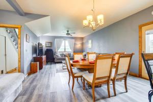 Posezení v ubytování Walk to Beach Home with Game Room and Yard in Algoma!