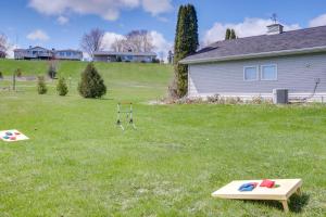 Zahrada ubytování Walk to Beach Home with Game Room and Yard in Algoma!
