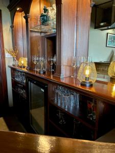 El salón o zona de bar de Aran View Country House and Lodge