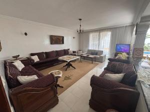 TV a/nebo společenská místnost v ubytování Villa with Private Pool 800m from Beach
