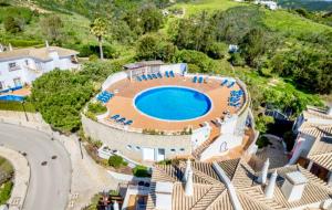 Swimmingpoolen hos eller tæt på Casa da Luz 9 , golf view townhouse