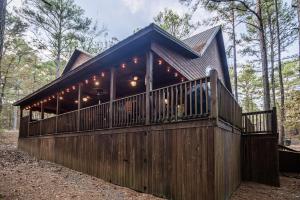 a house with a wooden fence in the woods at Time Well Wasted in Stephens Gap