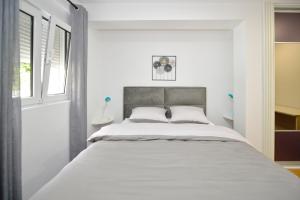 SEA VIEW apartment 2km from the Old Town of Kotor客房内的一张或多张床位