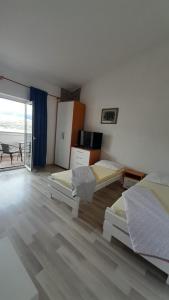 Postel nebo postele na pokoji v ubytování Apartments Anka Pag