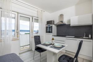 Kuchyň nebo kuchyňský kout v ubytování Studio Apartment Iva