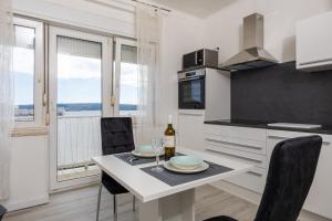 Kuchyň nebo kuchyňský kout v ubytování Studio Apartment Iva