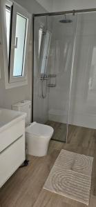 Et badeværelse på Arillas Peacefull Bungalows + 35 billeder