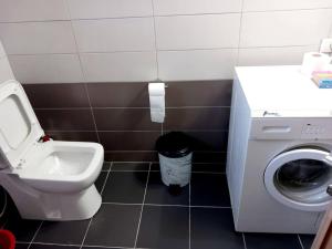 Koupelna v ubytování Seaside retreat with garden view + 3 fotografie