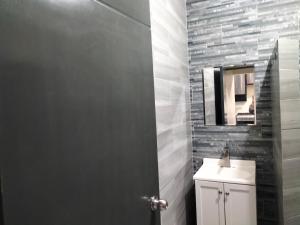 Ένα μπάνιο στο Departamento Esperanza 1