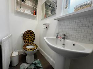 Koupelna v ubytování Secluded 4-Bedroom Bungalow + 17 fotografií