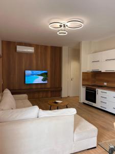 مطبخ أو مطبخ صغير في Apartment Gjiri i Lalzit