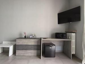 TV a/nebo společenská místnost v ubytování Cuneo Bedroom