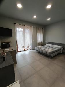 Postel nebo postele na pokoji v ubytování Cuneo Bedroom